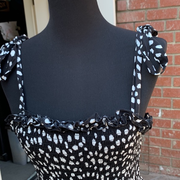 Cute black and white sundress. Simply done. - Picture 2 of 5